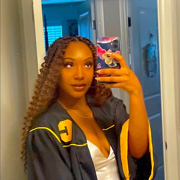 Meet your Posher, Caresse - Picture 1 of 1